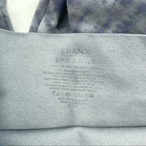 Spanx Look at Me Now Seamless Cropped Leggings in Indigo Watercolor size Small - Picture 8 of 8